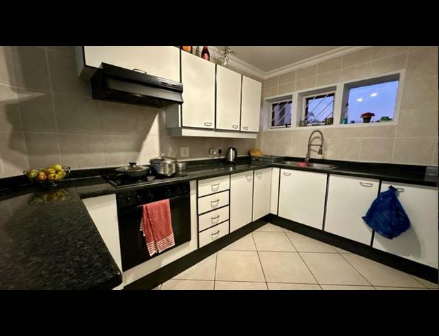 2 BEDROOM TOWNHOUSE FOR SALE IN BASSONIA